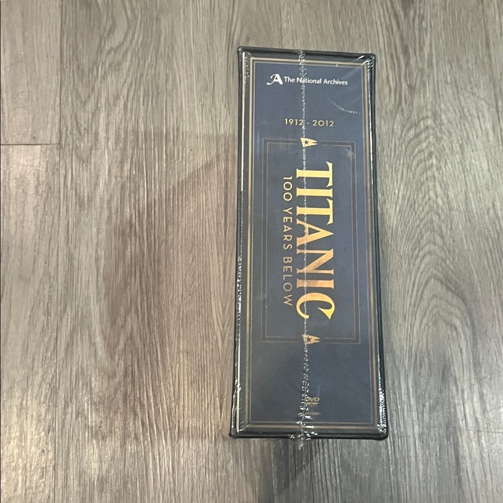 Titanic 100 Years Below Deluxe Centenary Edition - Picture 4 of 4